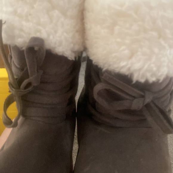 MUKLUKS gray and white boot with faux laces on front. - Picture 8 of 8